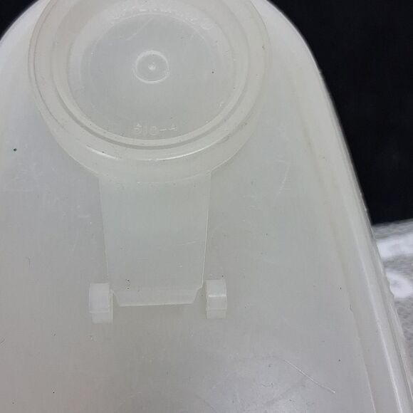 2 Pc Tupperware # 459-4 Cereal Keeper, And #5871-1 Qt. Pitcher - Picture 4 of 13